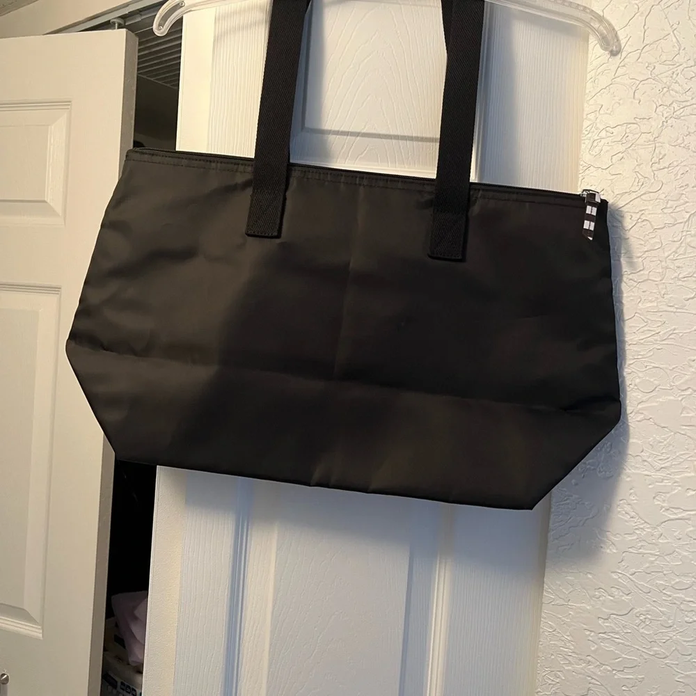 HENRI BENDEL NWOT BLACK NYLON LARGE ZIPPERED TOTE BAG - Picture 2 of 11
